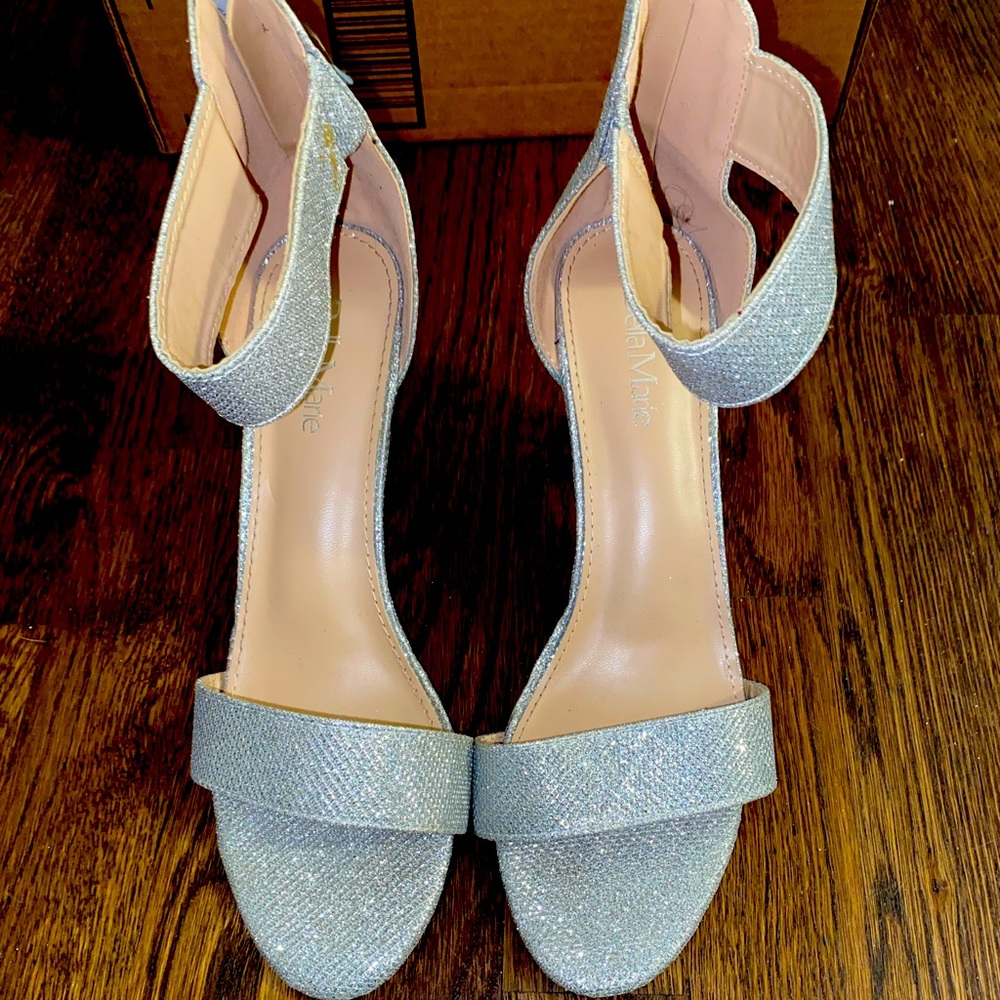 Amazon Brand Bella Marie Silver Wedding Shoes! Beautiful And Comfortable!